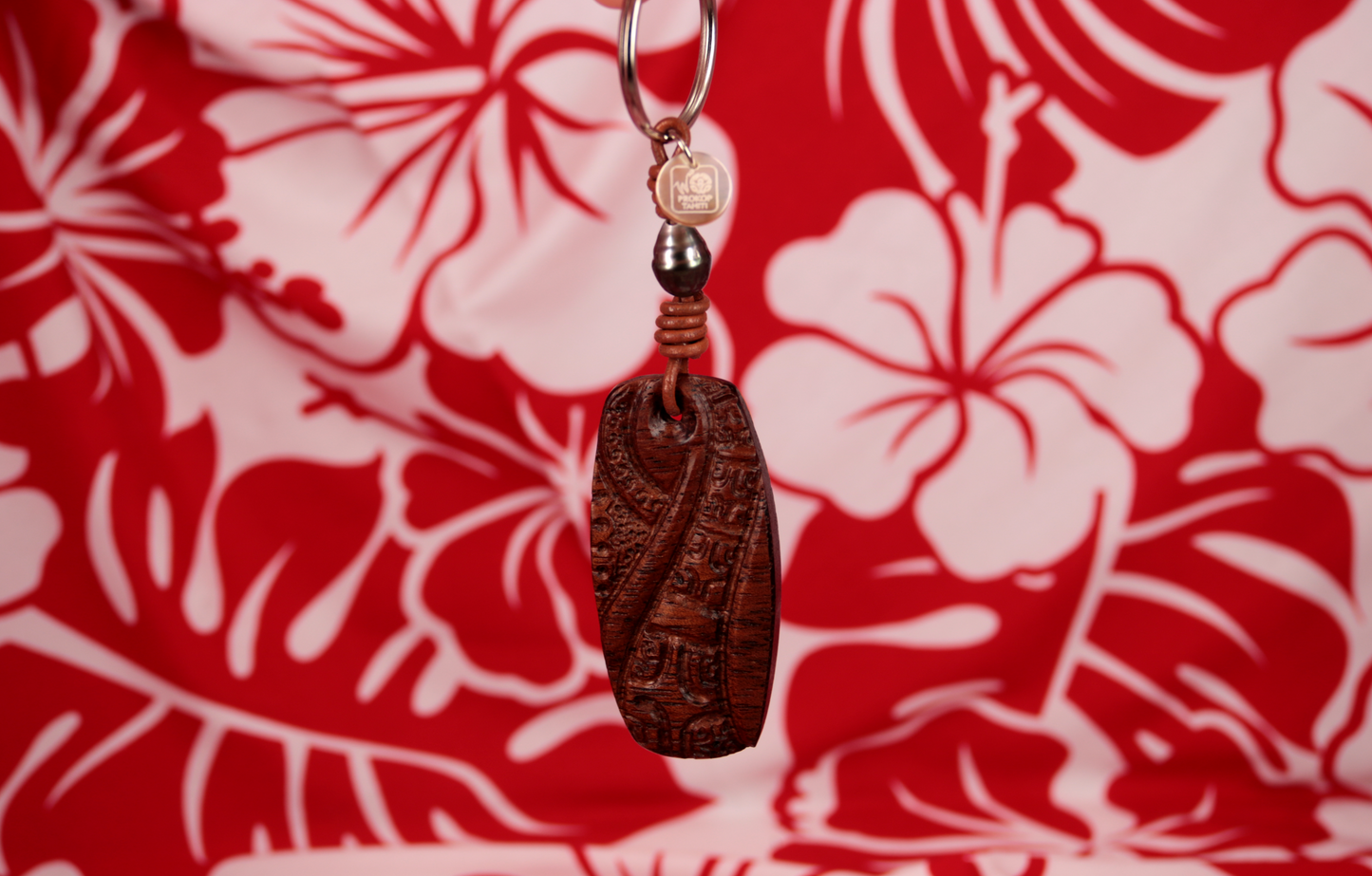 Porte-clé en bois gravé handmade avec sa Perle de Tahiti