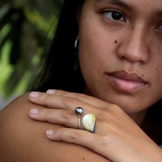 ring you and me tahitian pearl and mother of pearl by Prokop Tahiti