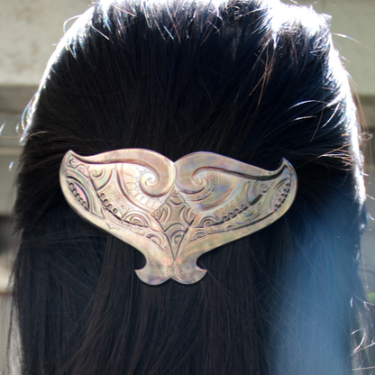 hairstyle hair clip polynesian design nacre whale handmade by Prokop Tahiti
