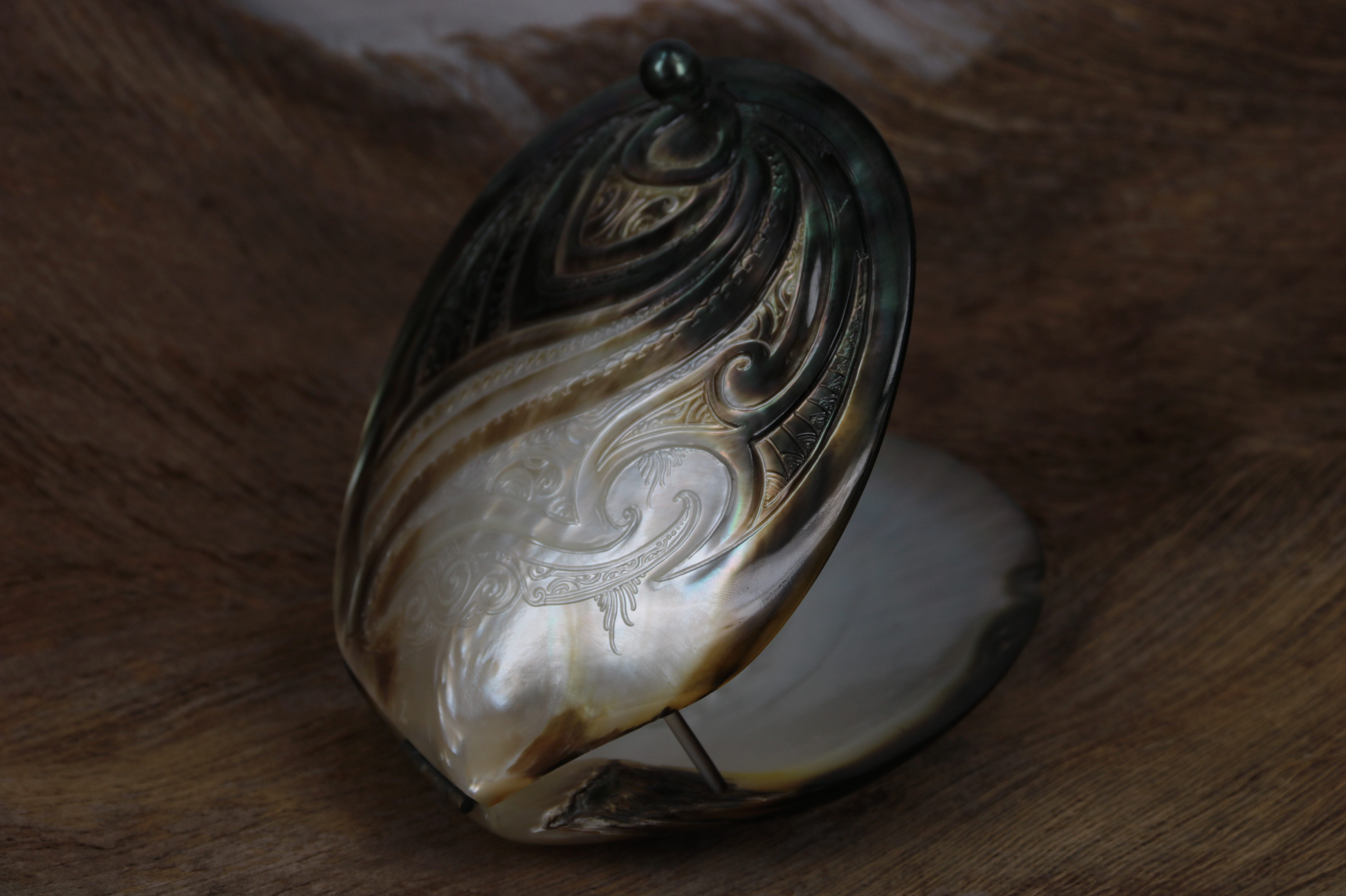 mother of pearl case engraved handmade with Tahitian pearl and polynesian design by Prokop Tahiti