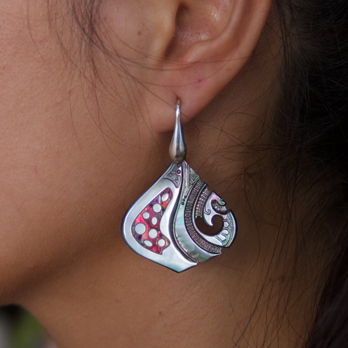 ethnic earrings mother of pearl abalone engraved handmade by Prokop Tahiti