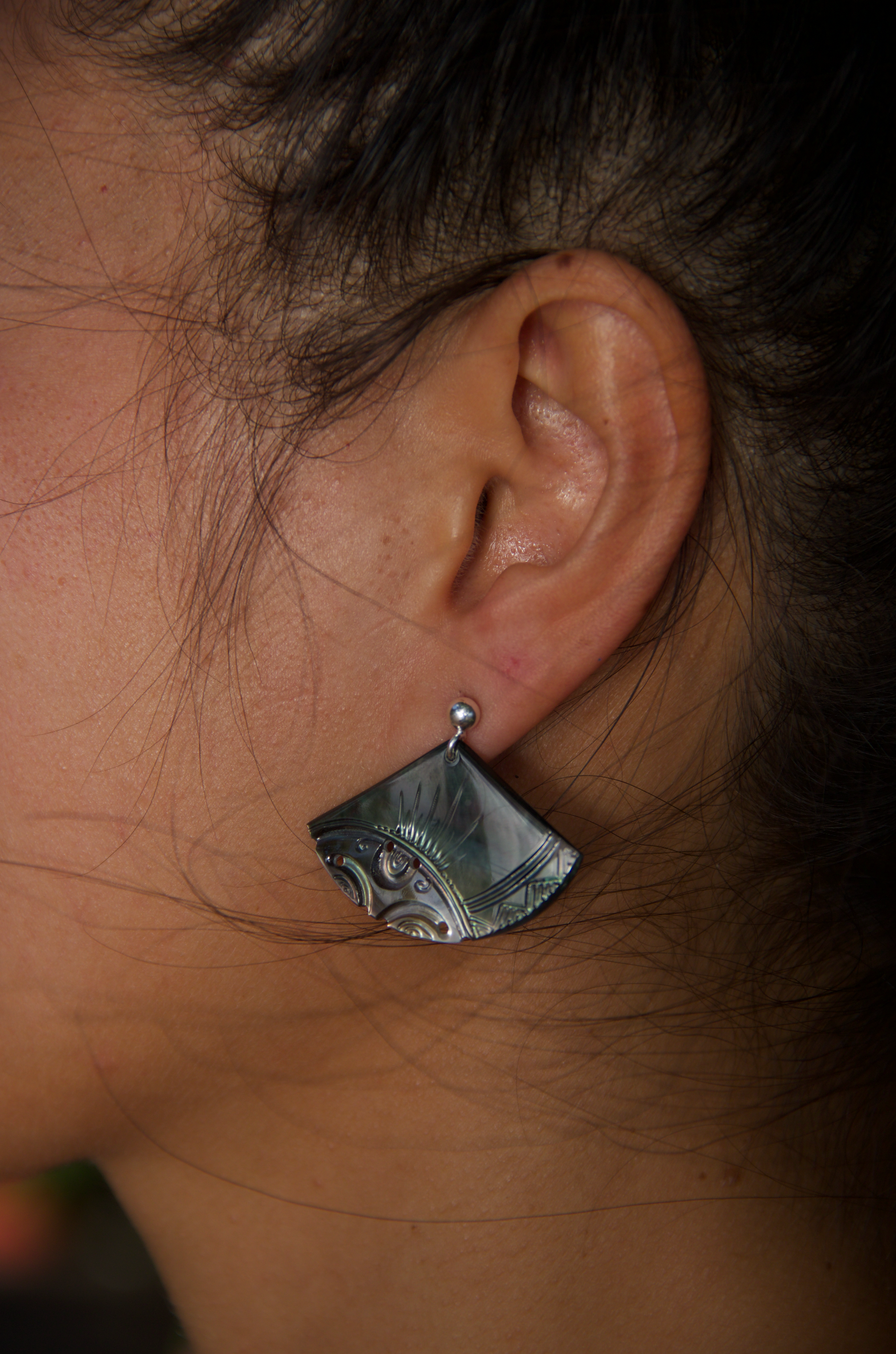 ethnic earrings nacre maori traditional design polynesian by Prokop Tahiti