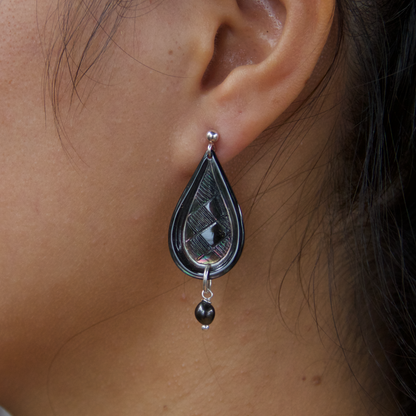 minimalist earrings nacre maori design polynesian tahitian pearl by Prokop Tahiti
