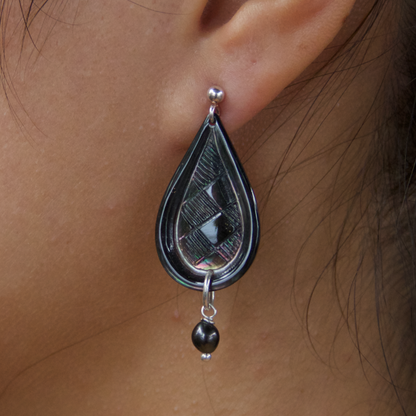Tahitian symbol mother-of-pearl engraved earrings with Tahitian Pearl or Keshi by Prokop Tahiti