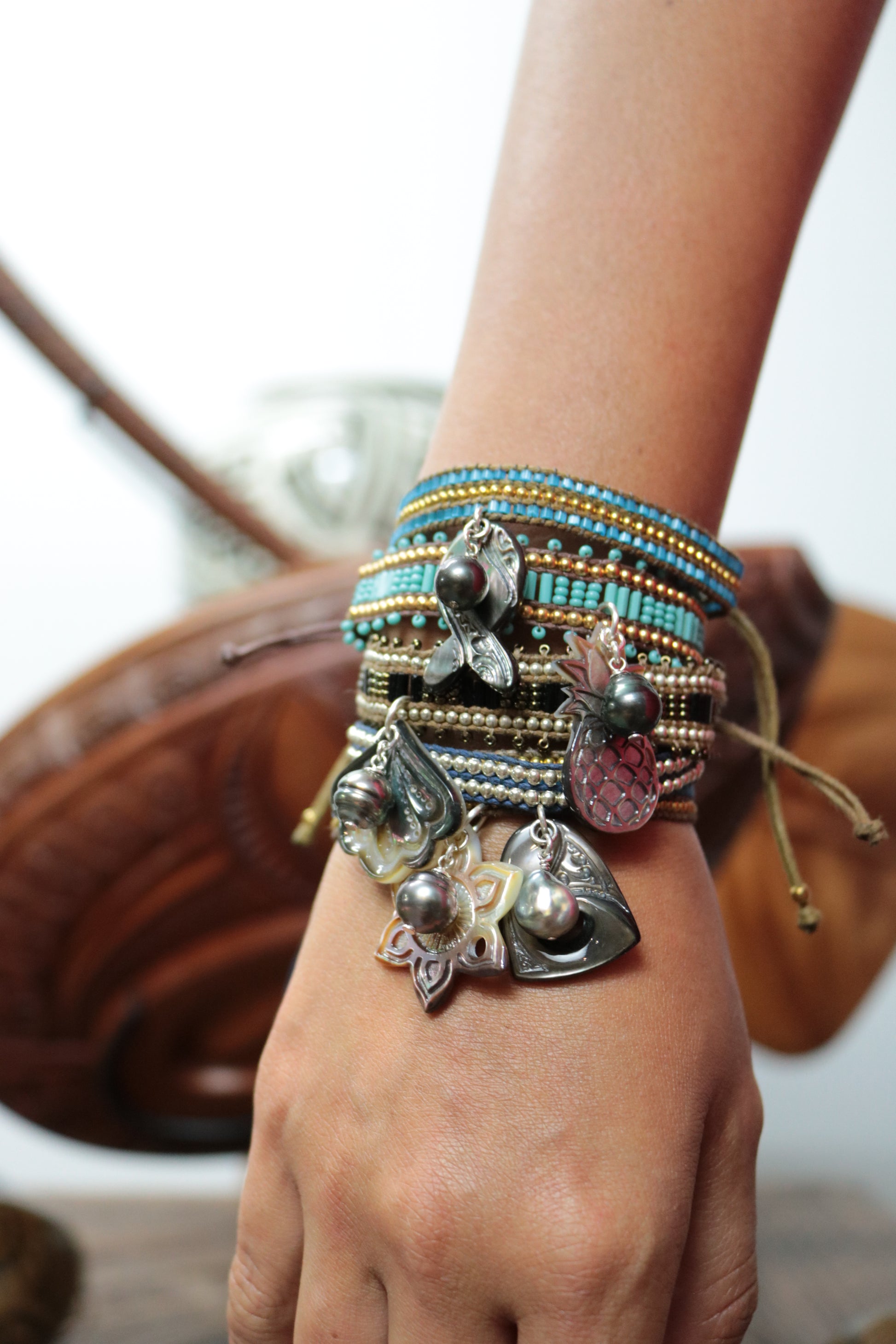 bracelet boho hippie chic nacre modern design by Prokop Tahiti